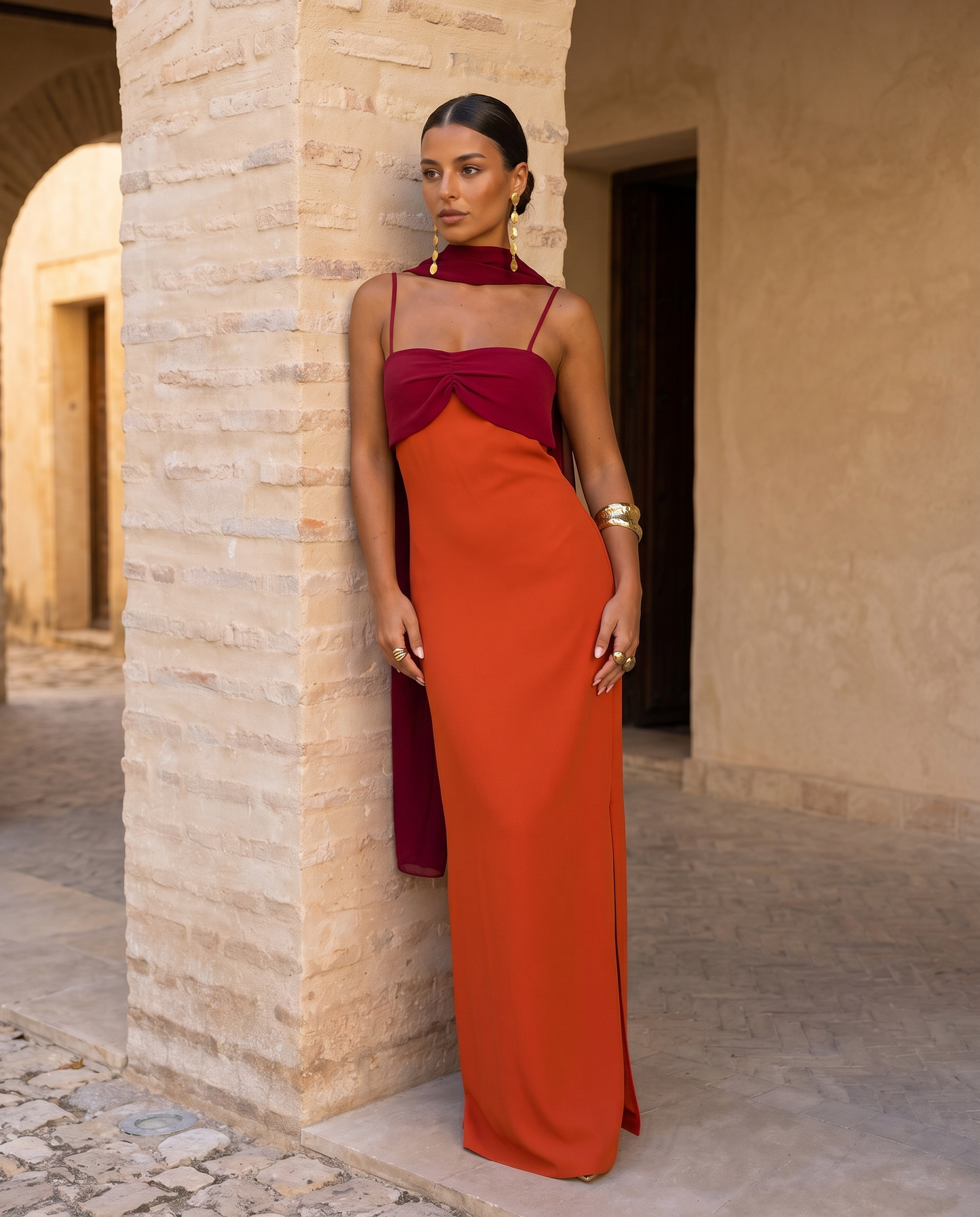 Aline | Vestido naranja con escote rojo